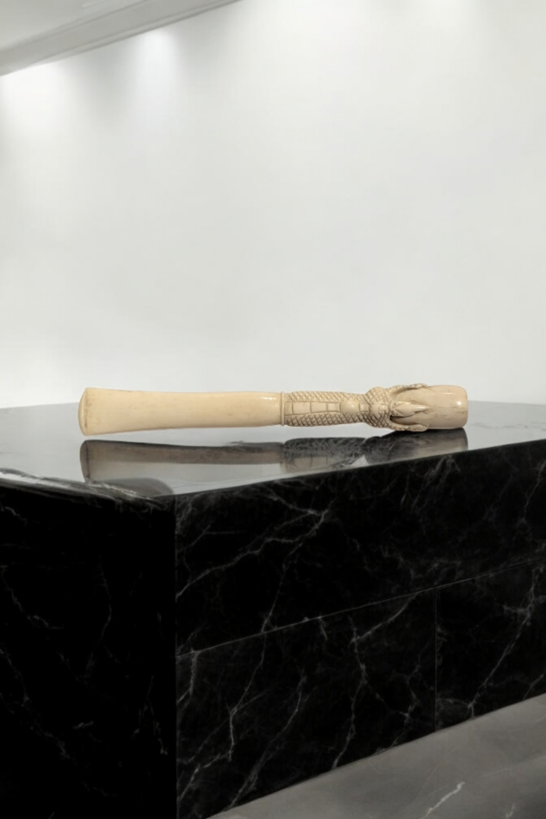 Bone Crocodile Foot Cheroot Holder - Image 3