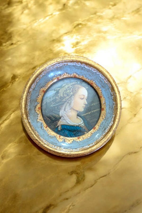 Miniature Round Gilt Framed Picture Of A Girl - Image 3