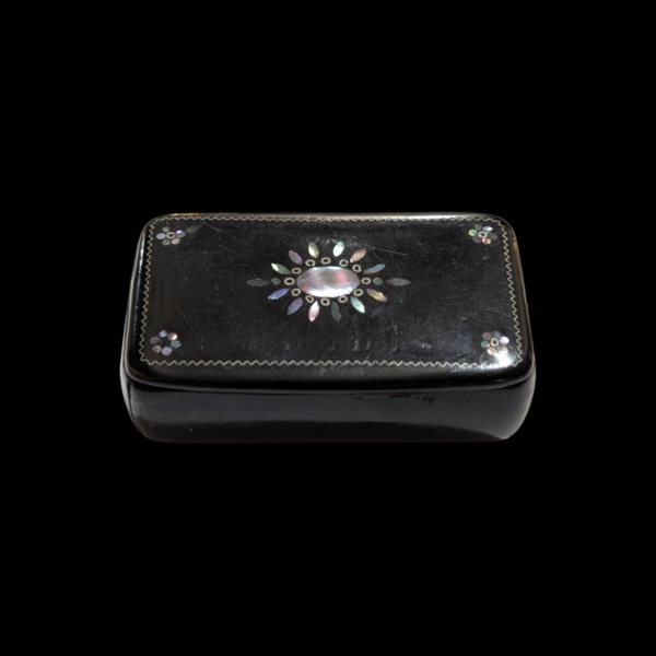 Victorian Mother Of Pearl Inlaid Lacquered Snuff Box - Image 3