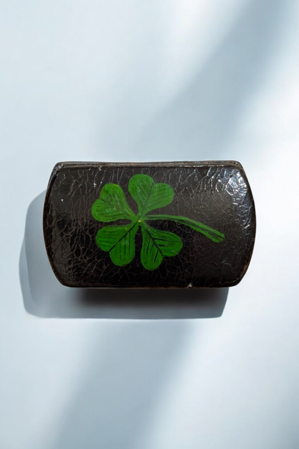 Edwardian Four Leaf Clover Lacquered Snuff Box - Image 3