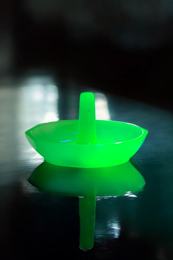 Art Deco 1930's Uranium Glass Ring Holder - Image 2