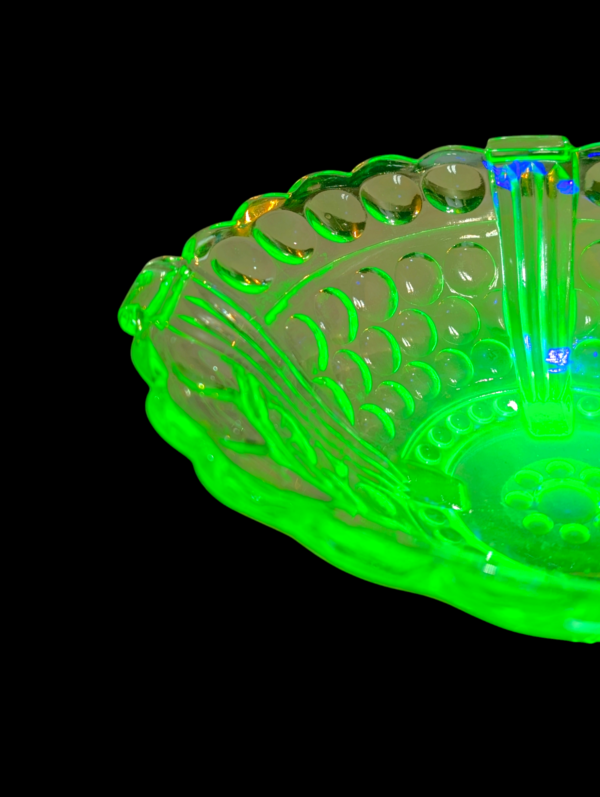 1830's Art Deco Uranium Glass Serving Bowl - Image 3