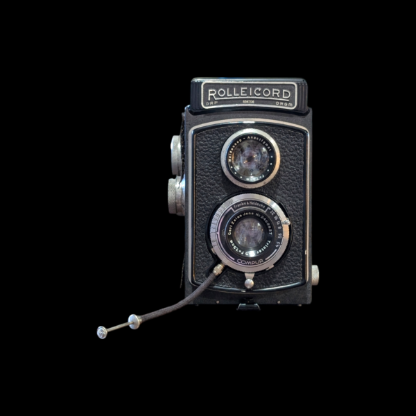 Rolleicord Type 3 c1930-45 - Working With Leather Case