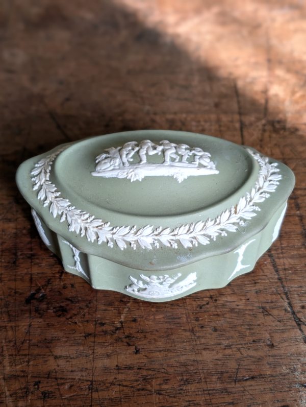 Green Wedgewood Jasperware Trinket Box - Image 2