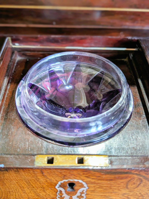 Early 20th Century Sarcophagus Shaped Rosewood Mother Of Pearl Inlaid Tea Caddy - Image 8