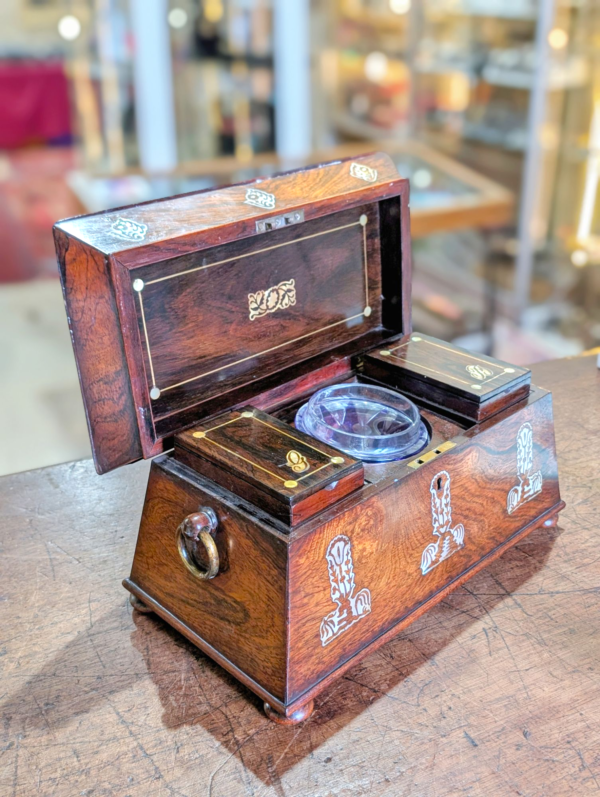 Early 20th Century Sarcophagus Shaped Rosewood Mother Of Pearl Inlaid Tea Caddy - Image 9