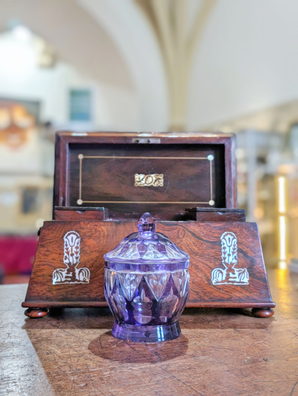 Early 20th Century Sarcophagus Shaped Rosewood Mother Of Pearl Inlaid Tea Caddy - Image 2