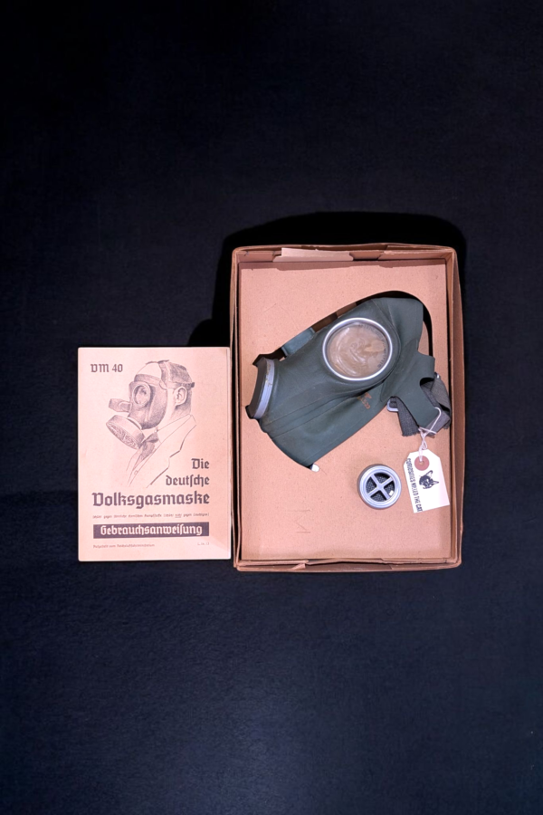 Unused WWII German Luftschutz Volksgasmaske with Original Box & Instructions – DM40 - Image 2
