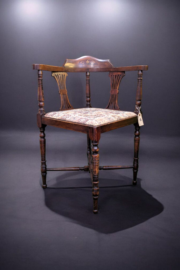 Edwardian Mahogany Corner Chair with Turned Legs and Tapestry Seat – Circa 1900 - Image 2