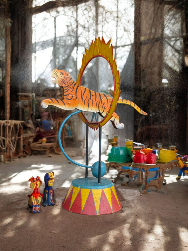 Vintage Mechanical Circus Tiger Toy – Hand-Painted Leaping Tiger - Image 3