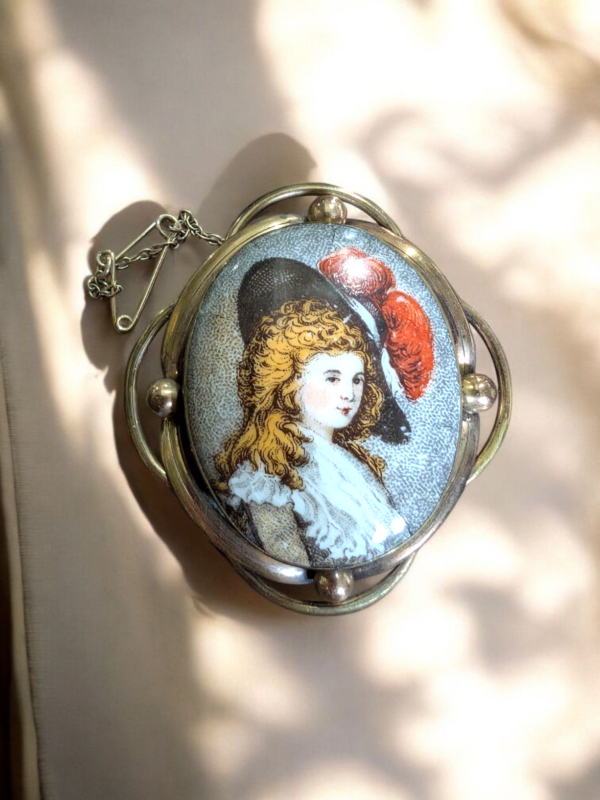 19th Century Victorian Transfer Printed Portrait Brooch in Ornate Pinchbeck Mount - Image 3