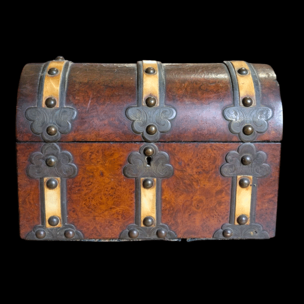 19th Century Walnut Domed Tea Caddy with Original Glass Liner and Decorative Strapping - Image 4