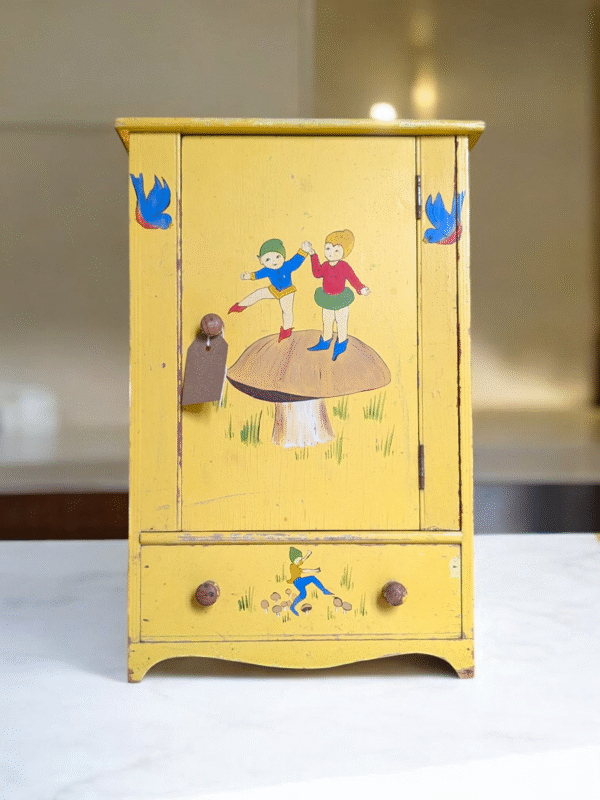 Cute 1950's Kitsch Hand Painted Dolls Wardrobe - Image 2