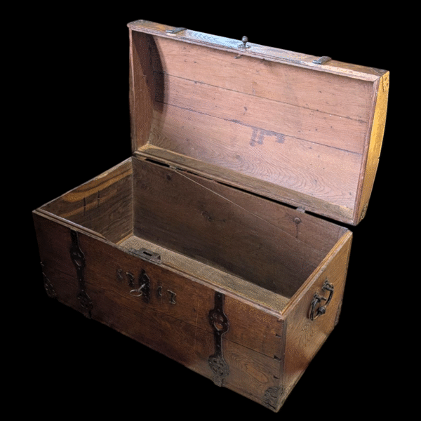Early 18th Century Oak Iron Mounted Domes Trunk - Image 5