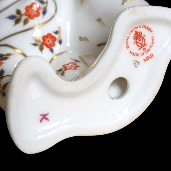Royal Crown Derby 'The Bear Hug' - Image 3