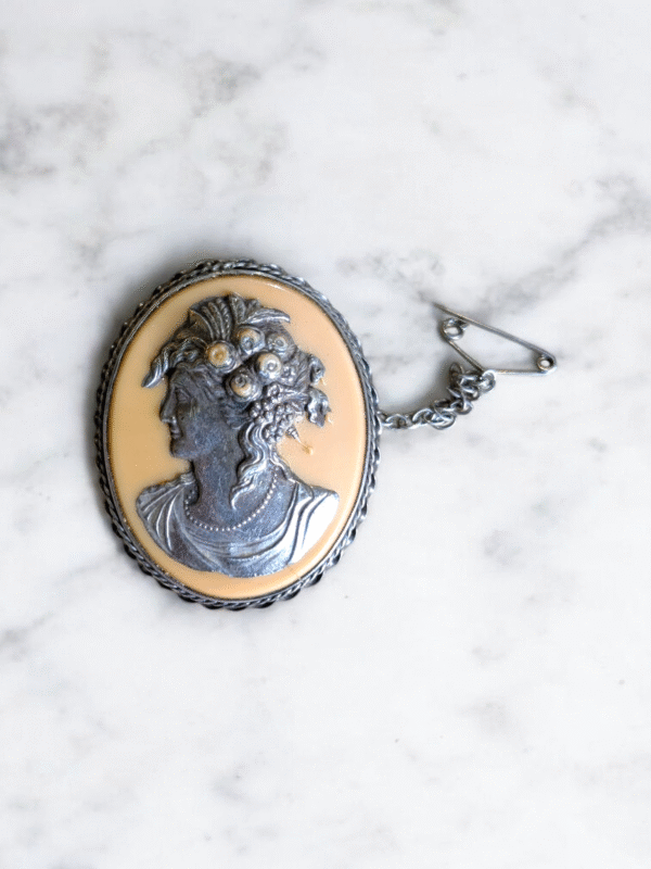 Vintage Unusual Silver Cameo Brooch - Image 2