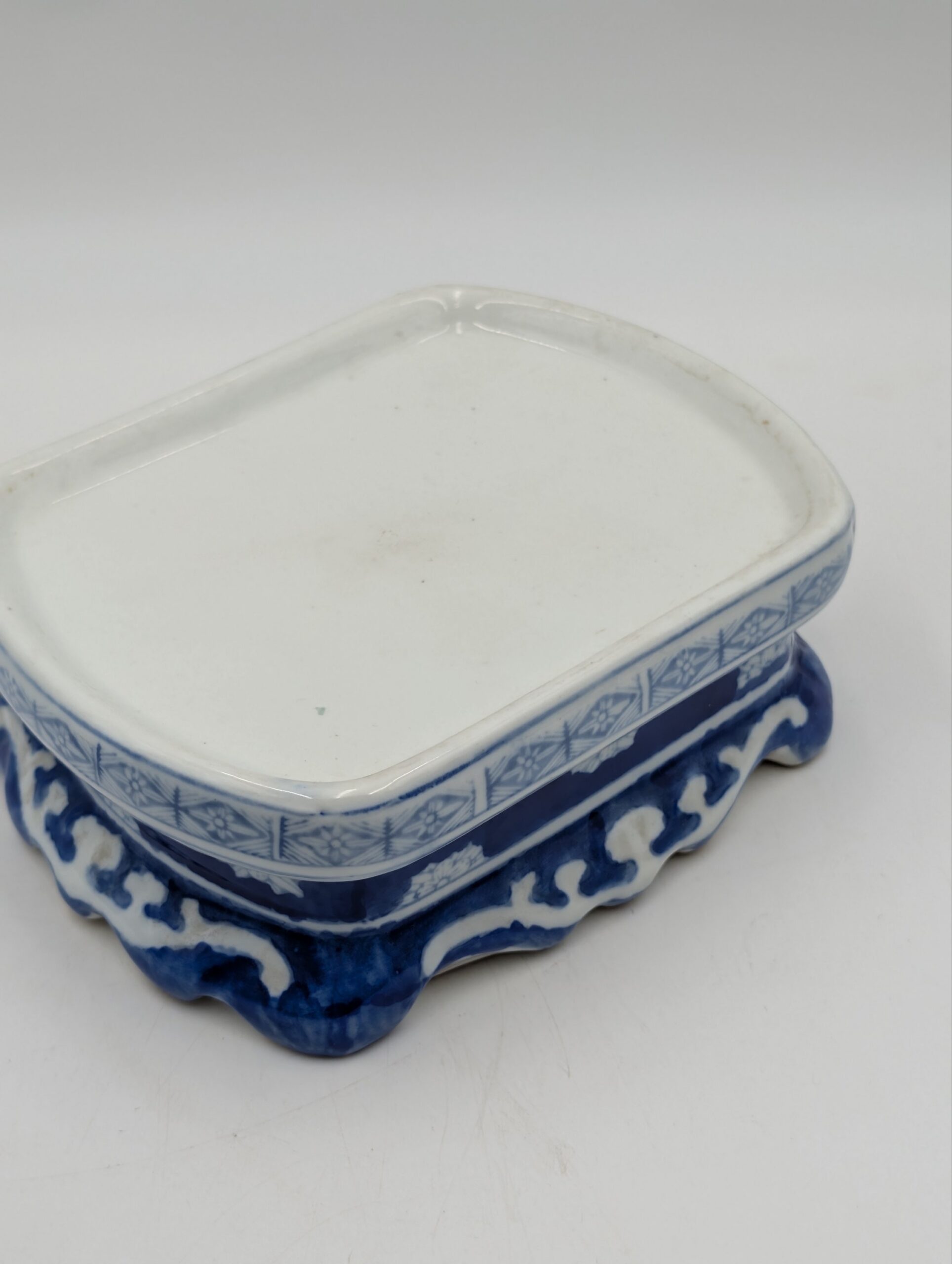 Chinese Blue & White Porcelain Planter on Stand – Landscape Decorated Jardinière - Image 4