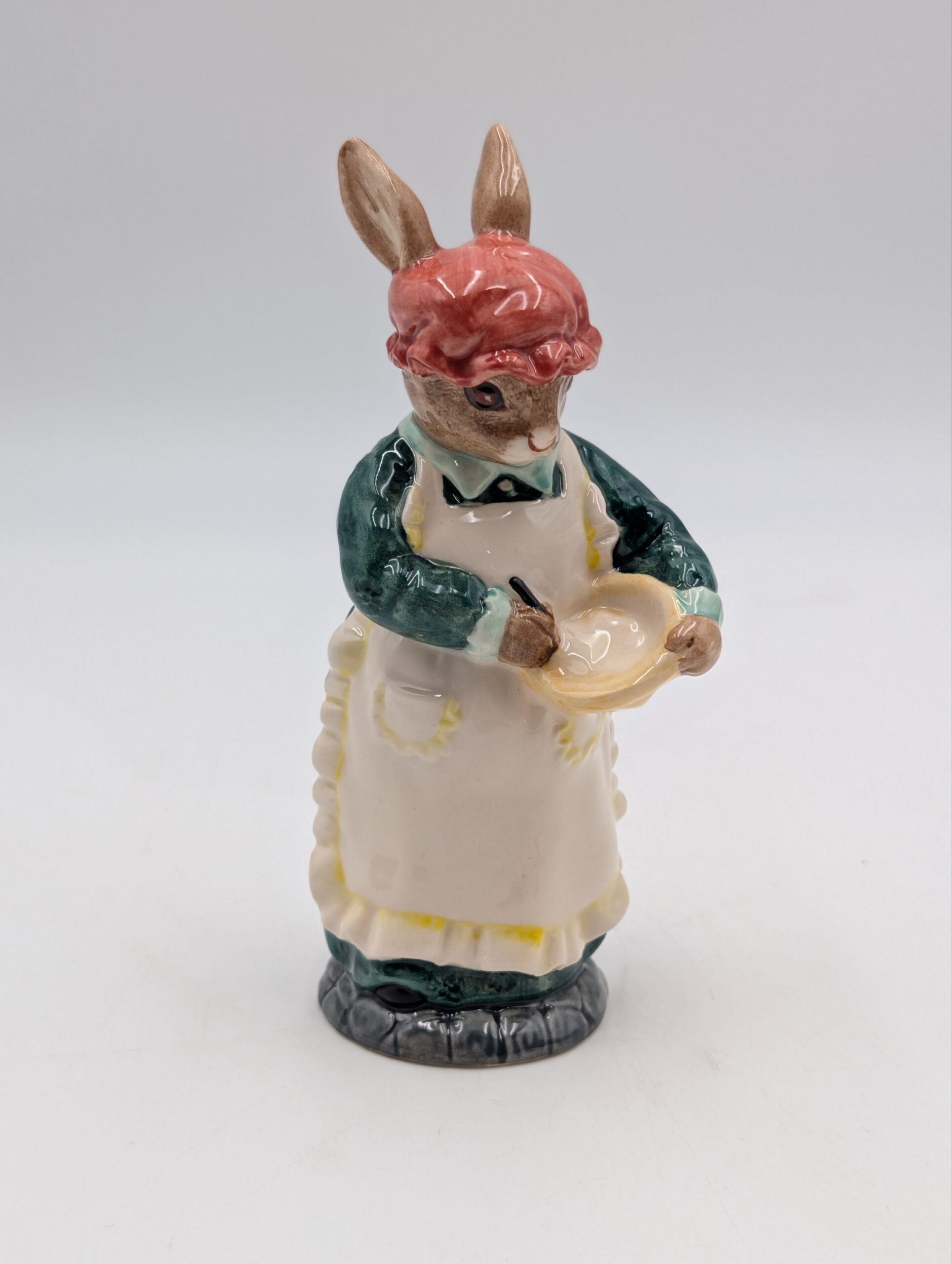 Beswick Mrs Rabbit Baking Figurine – Beatrix Potter Figure BP3a Gold Oval Backstamp 1998