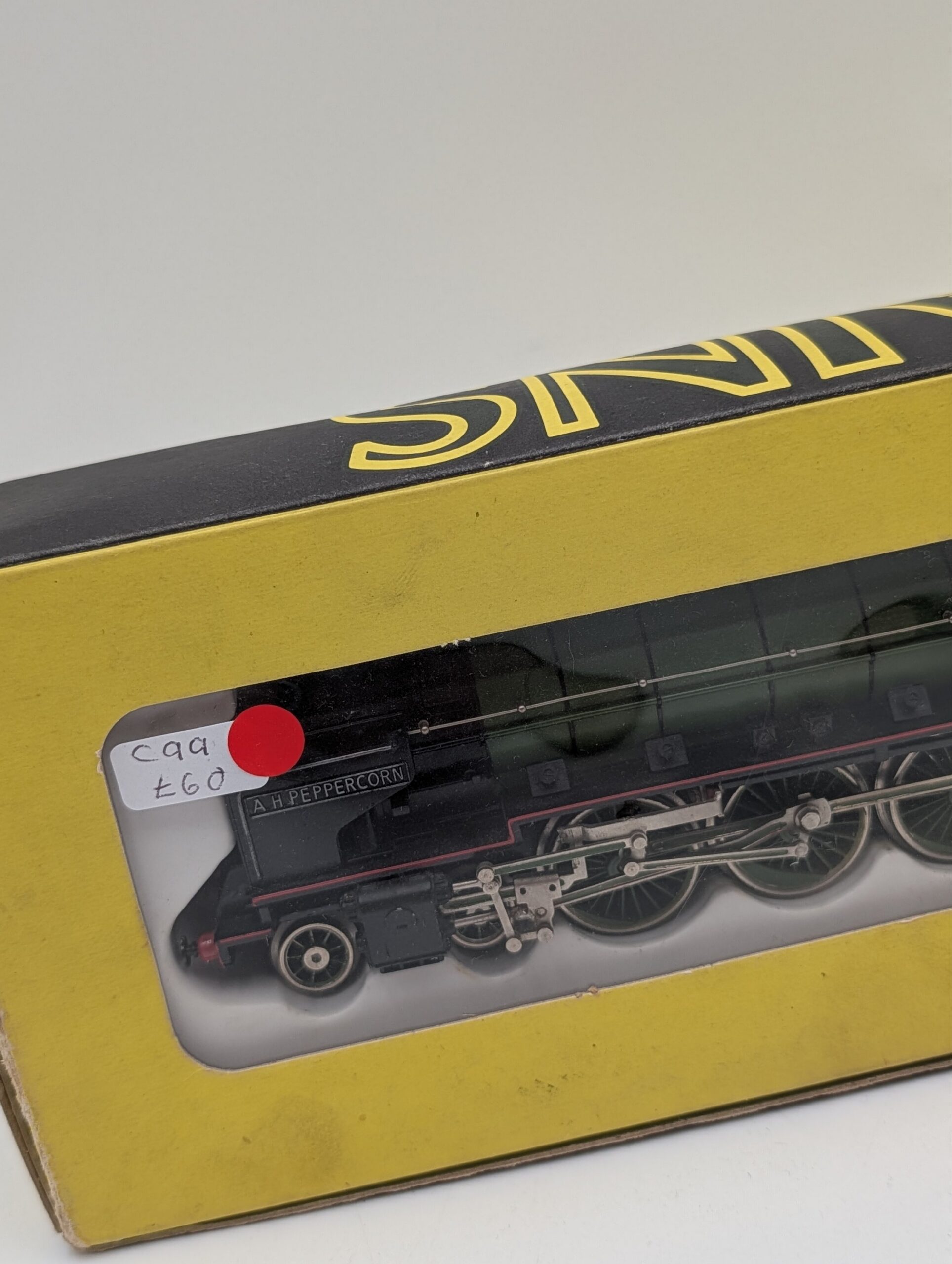 Vintage Trix Trains LNER 525 Green Steam Locomotive & Tender – Boxed Model Railway Engine - Image 4