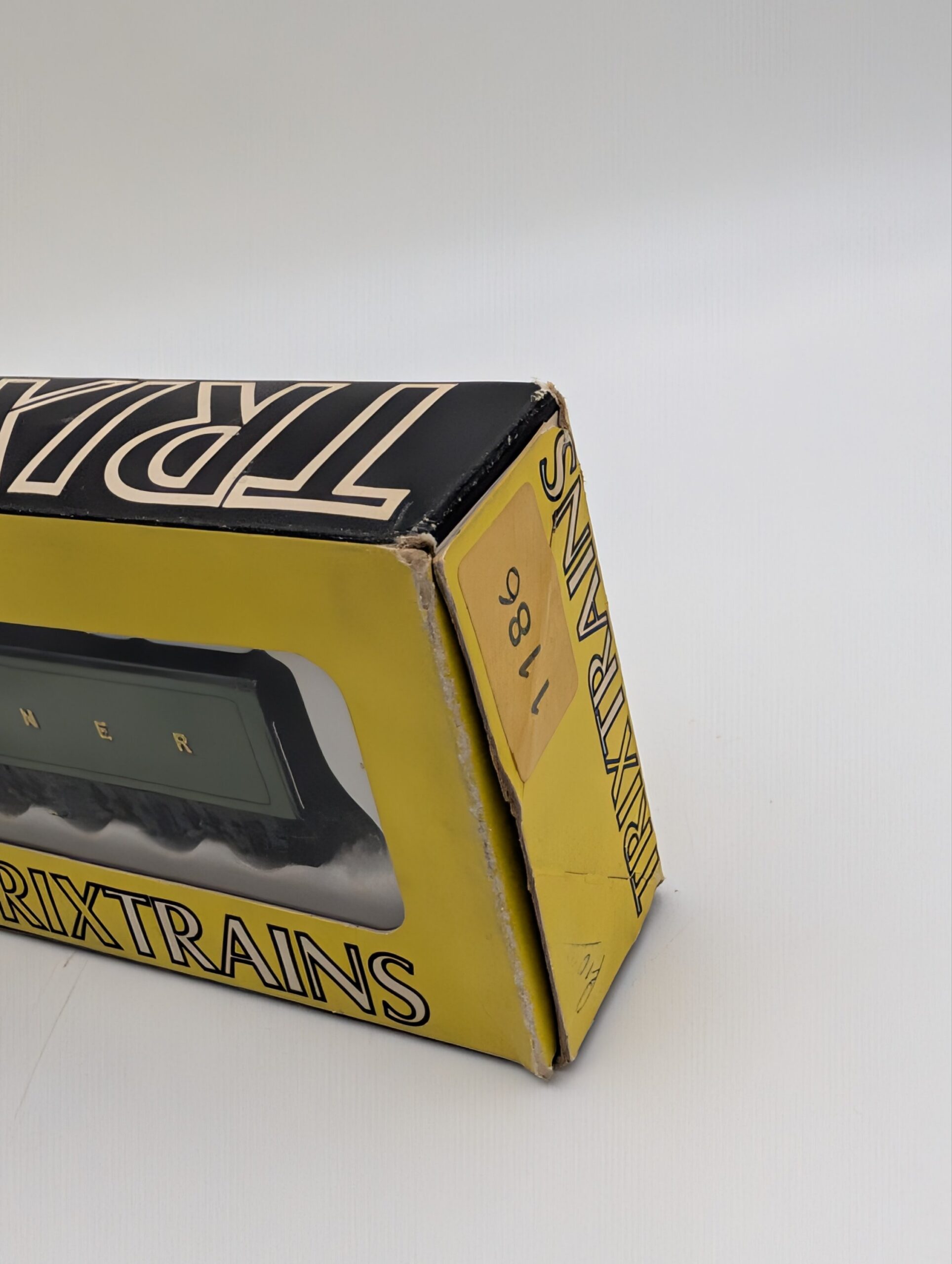 Vintage Trix Trains LNER 525 Green Steam Locomotive & Tender – Boxed Model Railway Engine - Image 2