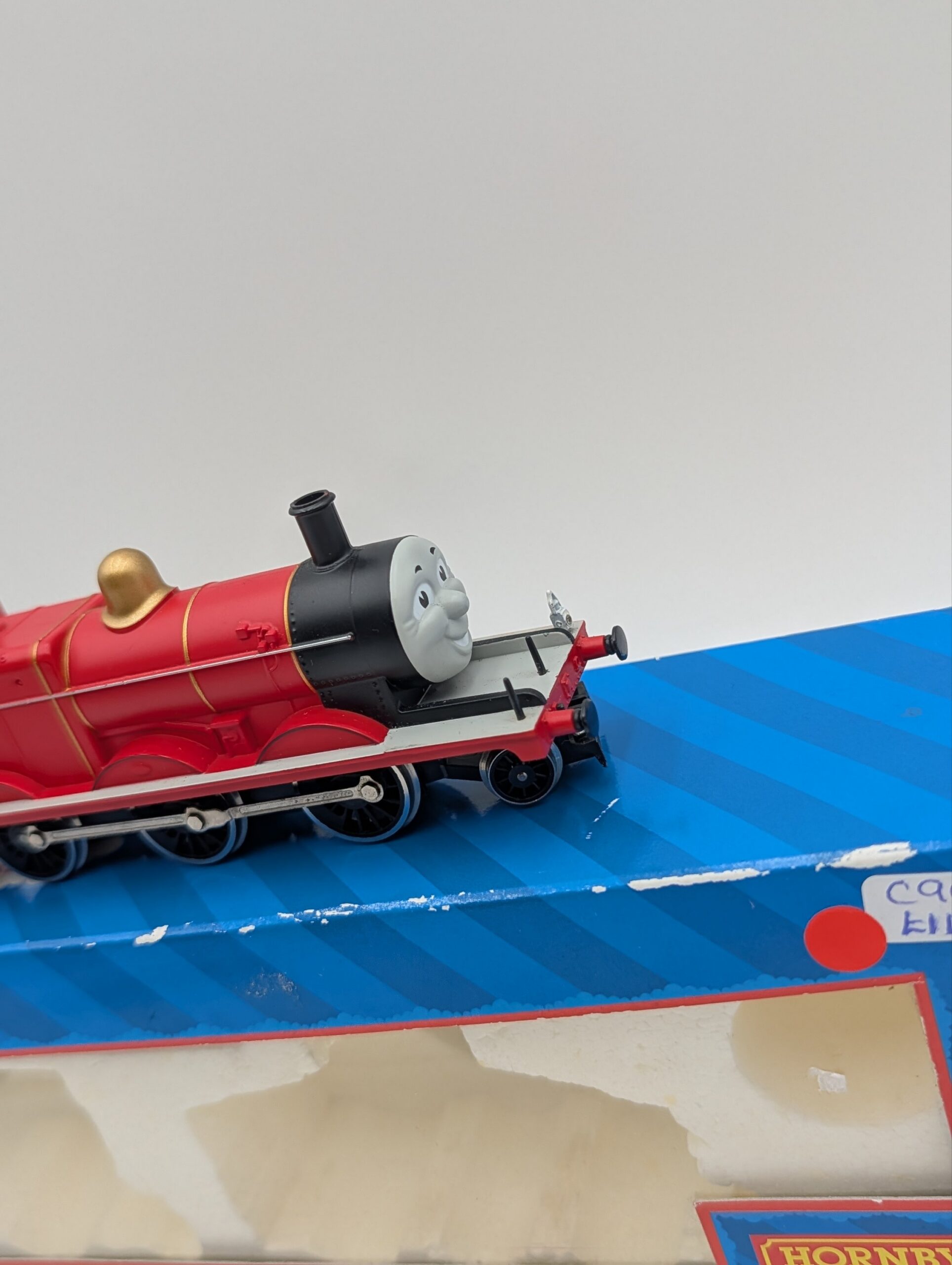 Hornby Thomas & Friends James No. 5 Red Steam Locomotive & Tender – Boxed OO Gauge - Image 3