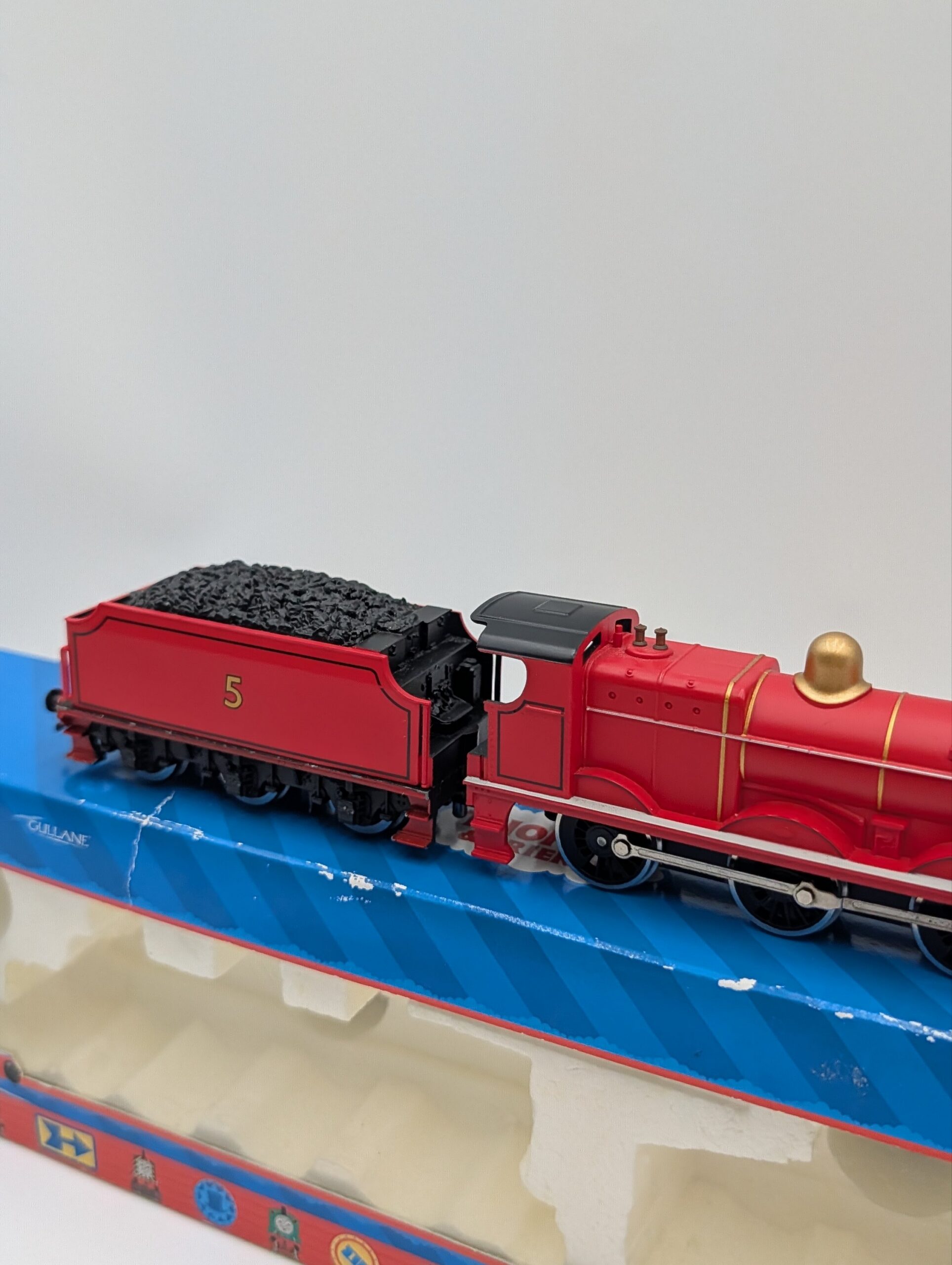 Hornby Thomas & Friends James No. 5 Red Steam Locomotive & Tender – Boxed OO Gauge - Image 4