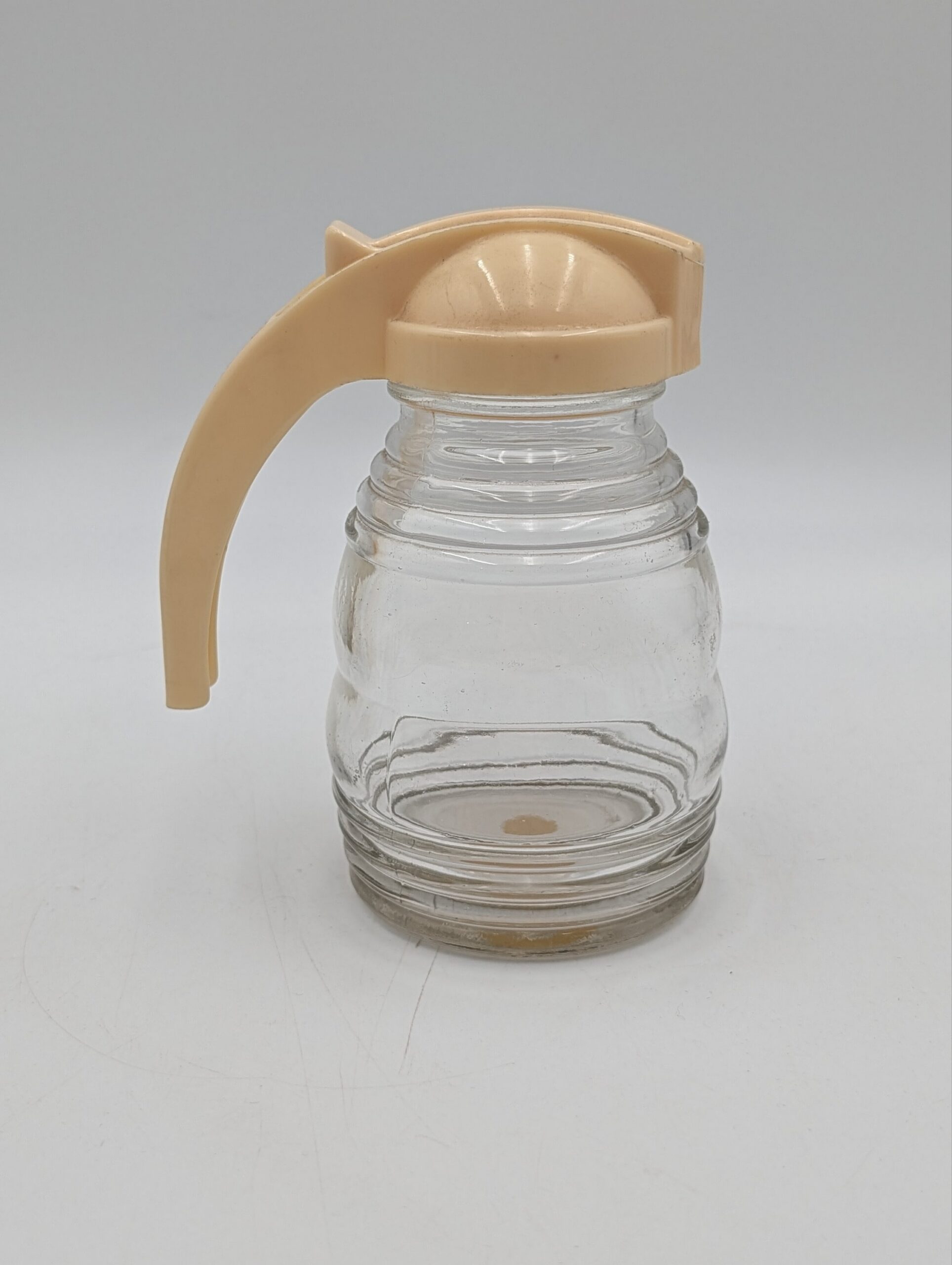 1950s Vintage Glass Syrup Pourer with Cream Bakelite-Style Lid & Handle - Image 3