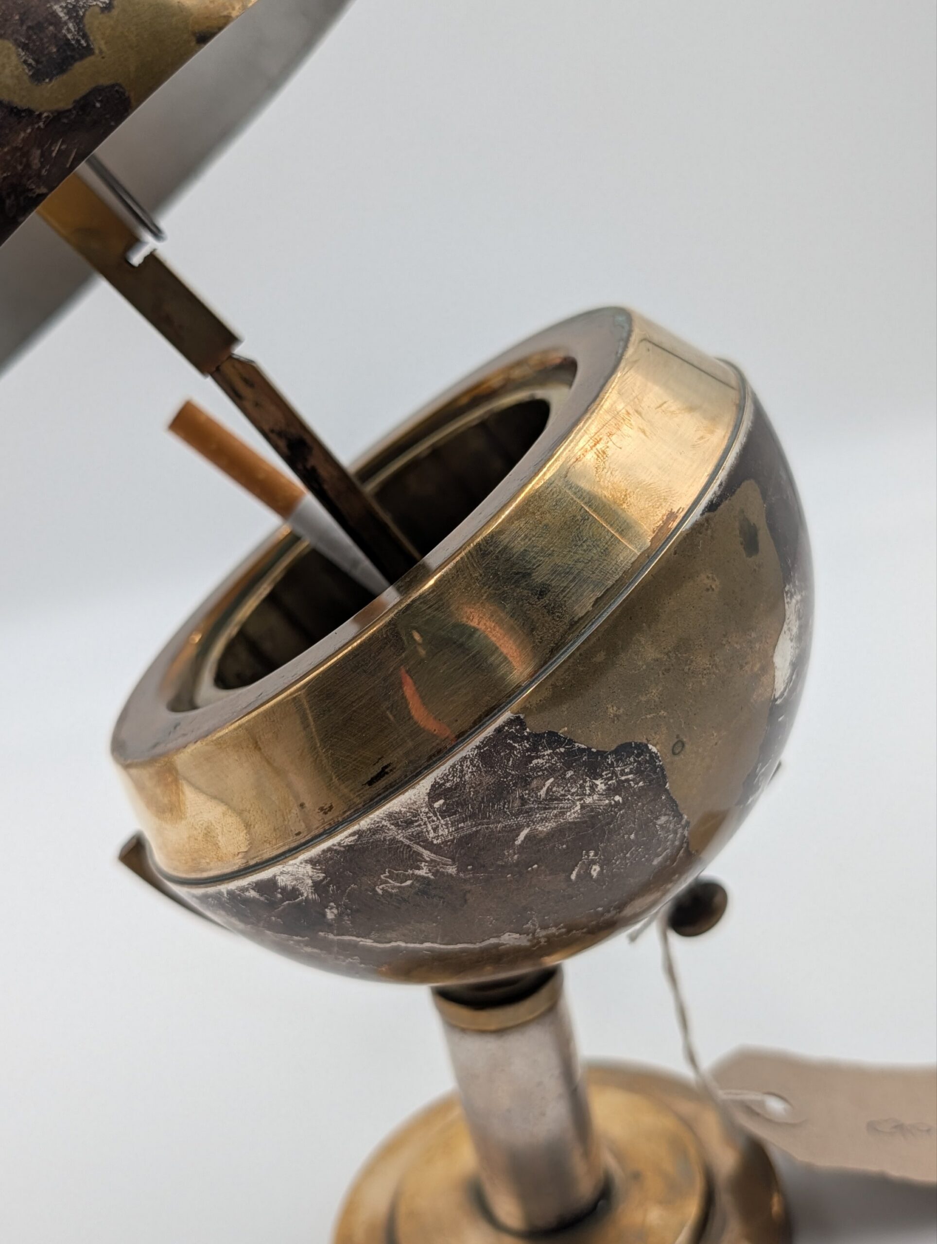 Vintage Mid-Century Brass Globe Cigarette Dispenser – Novelty Smoking Collectable - Image 6
