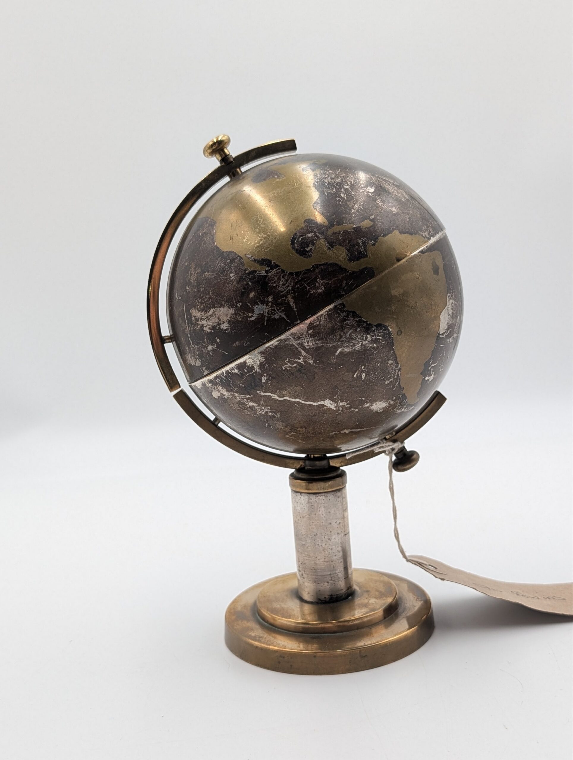 Vintage Mid-Century Brass Globe Cigarette Dispenser – Novelty Smoking Collectable - Image 8