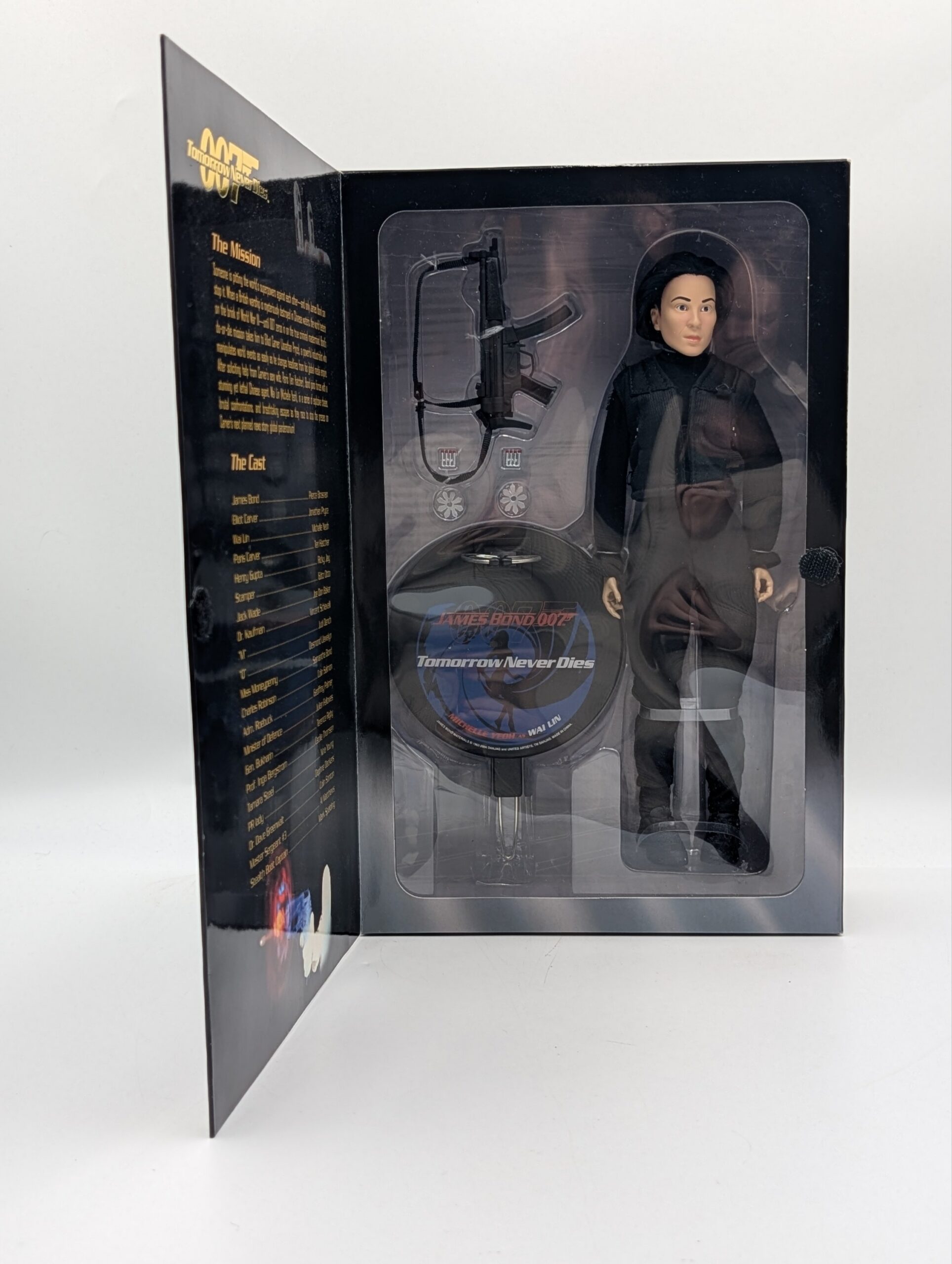 Sideshow Collectibles James Bond 007 Tomorrow Never Dies Michelle Yeoh Wai Lin 12" Figure - Image 4