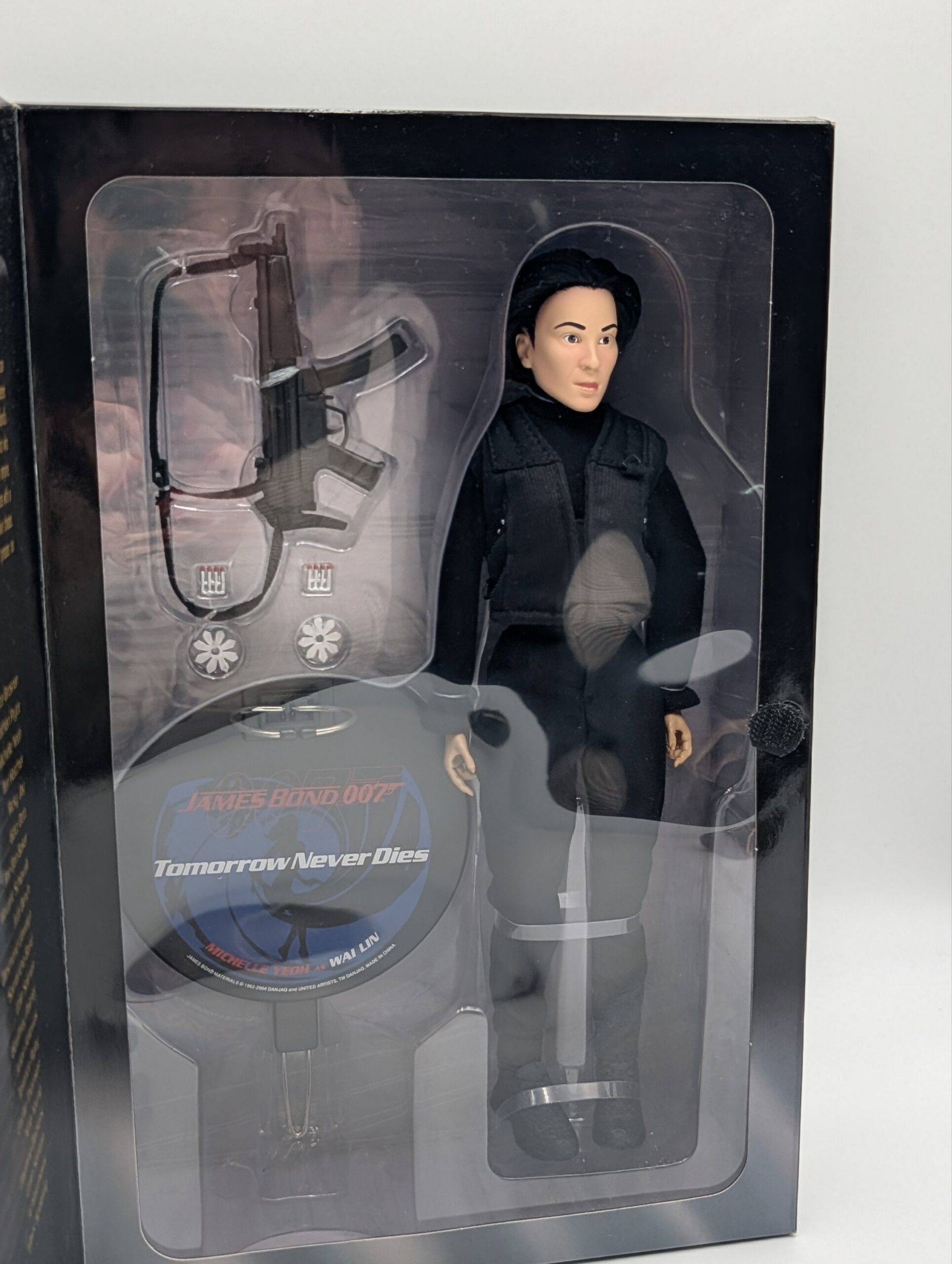 Sideshow Collectibles James Bond 007 Tomorrow Never Dies Michelle Yeoh Wai Lin 12" Figure - Image 5