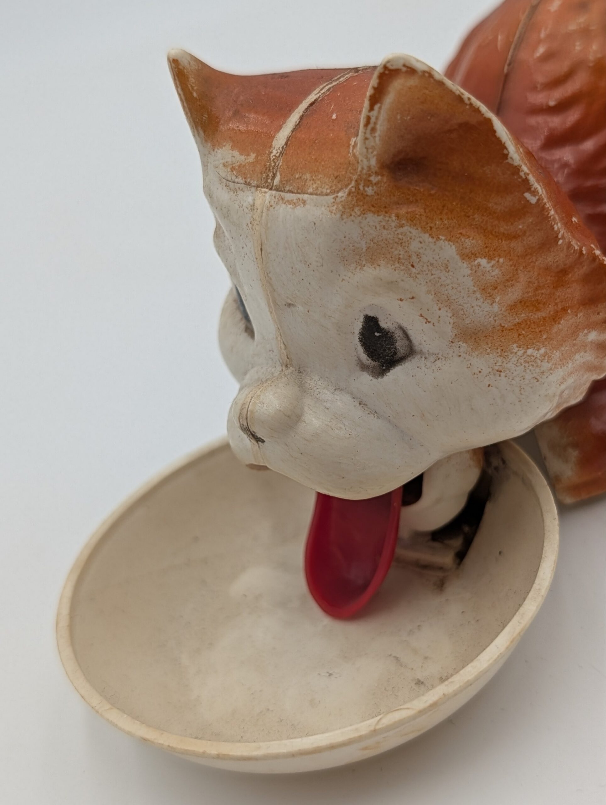 Vintage Kitsch Mechanical Cat Drinking Toy – Tail-Operated Licking Action - Image 2